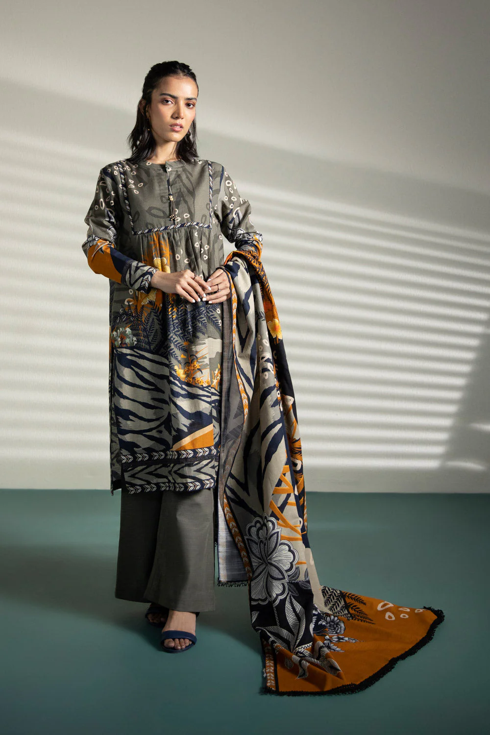 3 Piece - Printed Khaddar Suit