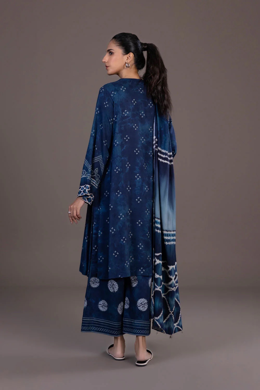 3 Piece - Printed Khaddar Suit