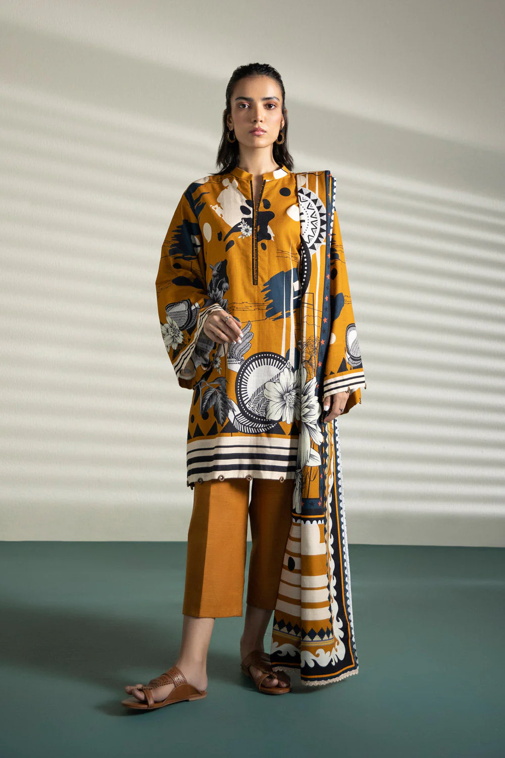 3 Piece - Printed Khaddar Suit