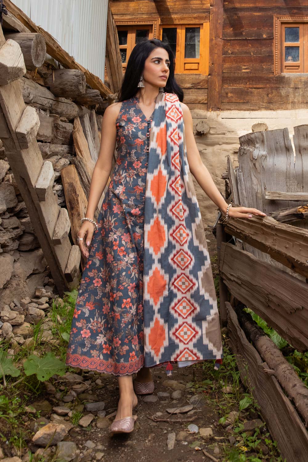 3 Piece - Printed Khaddar Suit