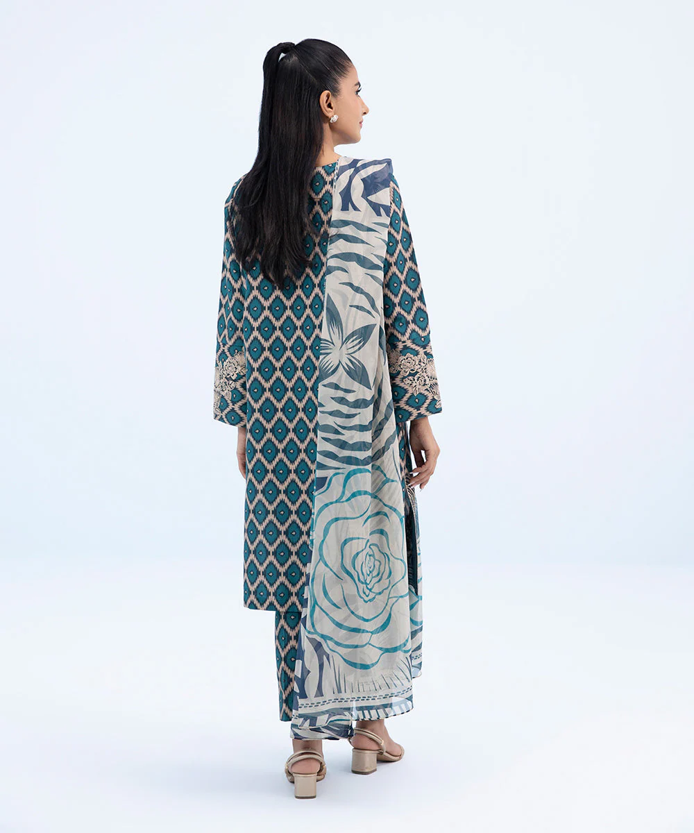 3 Piece - Embroidered Light Khaddar Suit