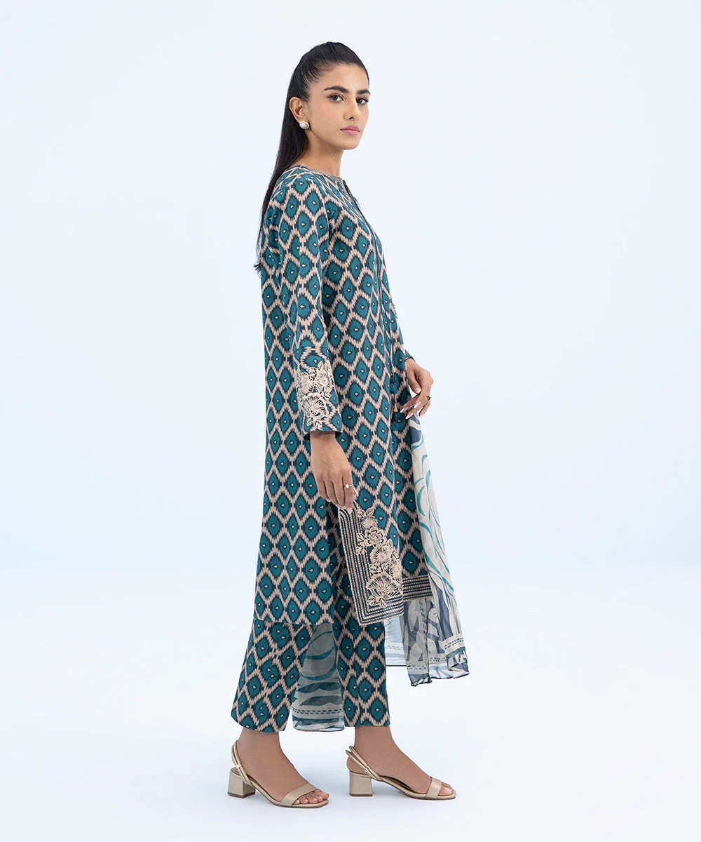 3 Piece - Embroidered Light Khaddar Suit