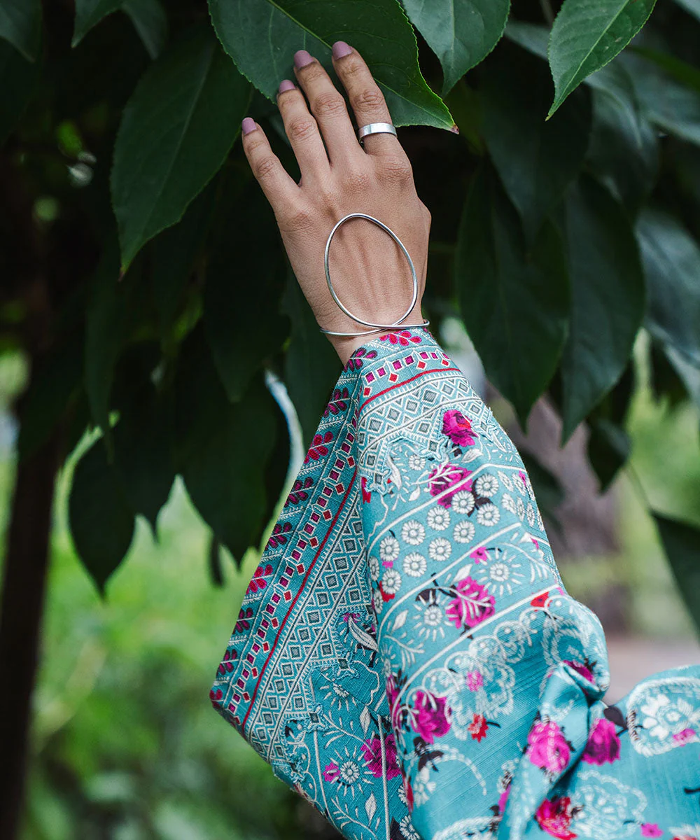 3 Piece - Embroidered Light Khaddar Suit