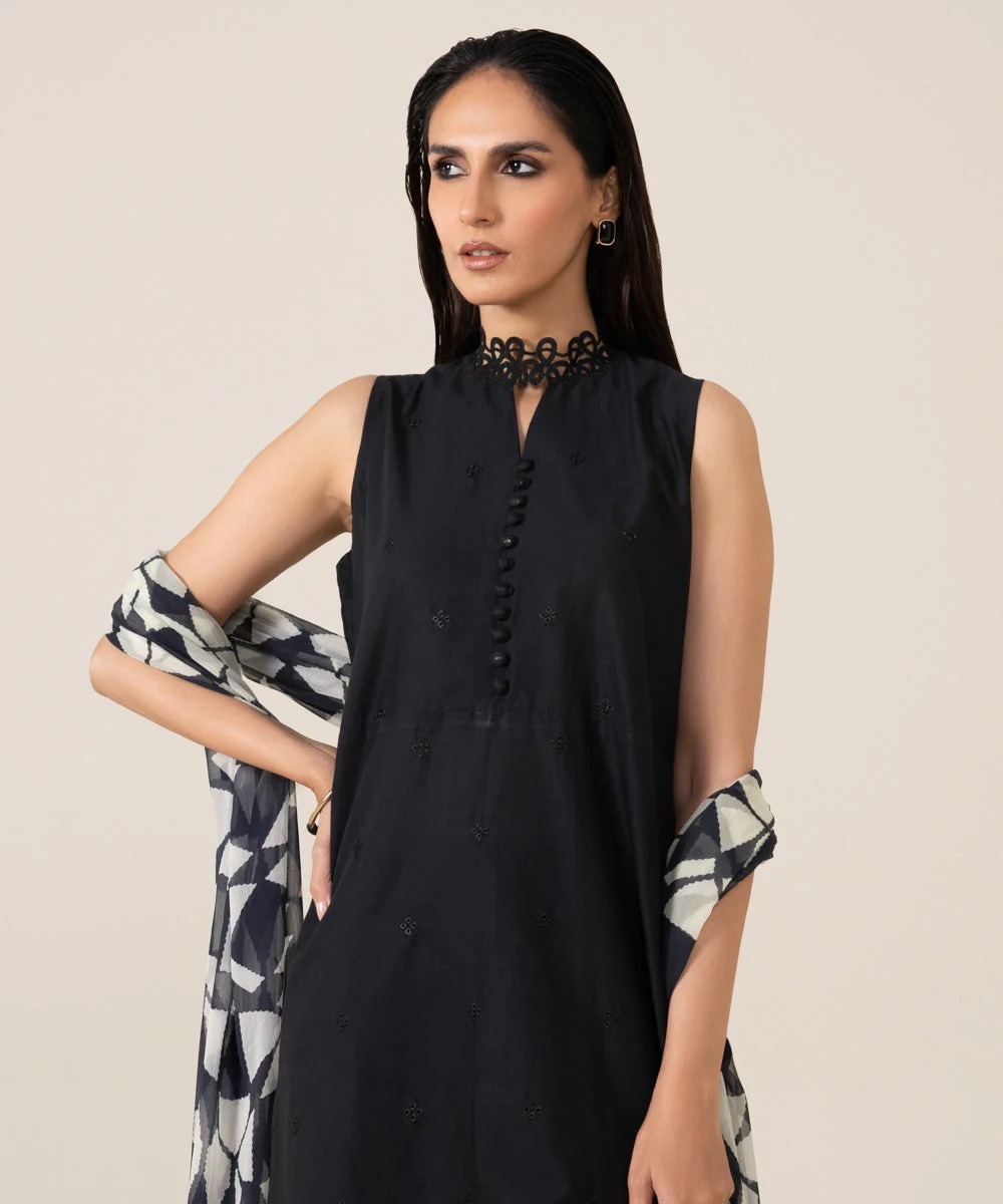 3 Piece - Embroidered Textured Lawn Suit