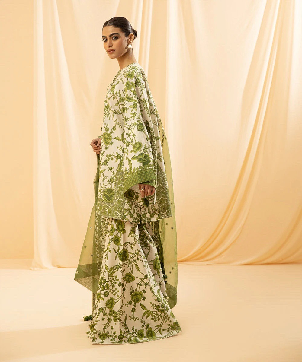 3 Piece - Digital Printed Textured Lawn Suit