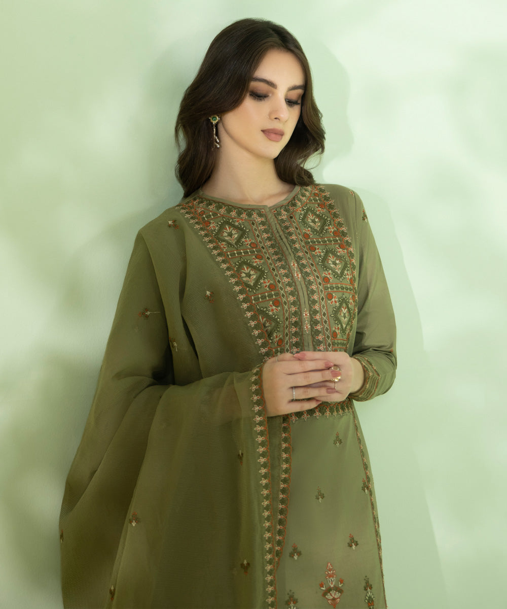 3 Piece - Embroidered Lawn Suit