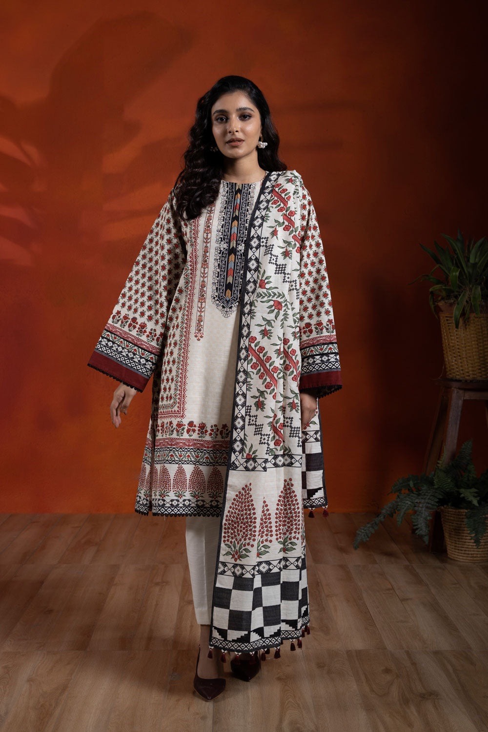 3 Piece - Printed Khaddar Suit