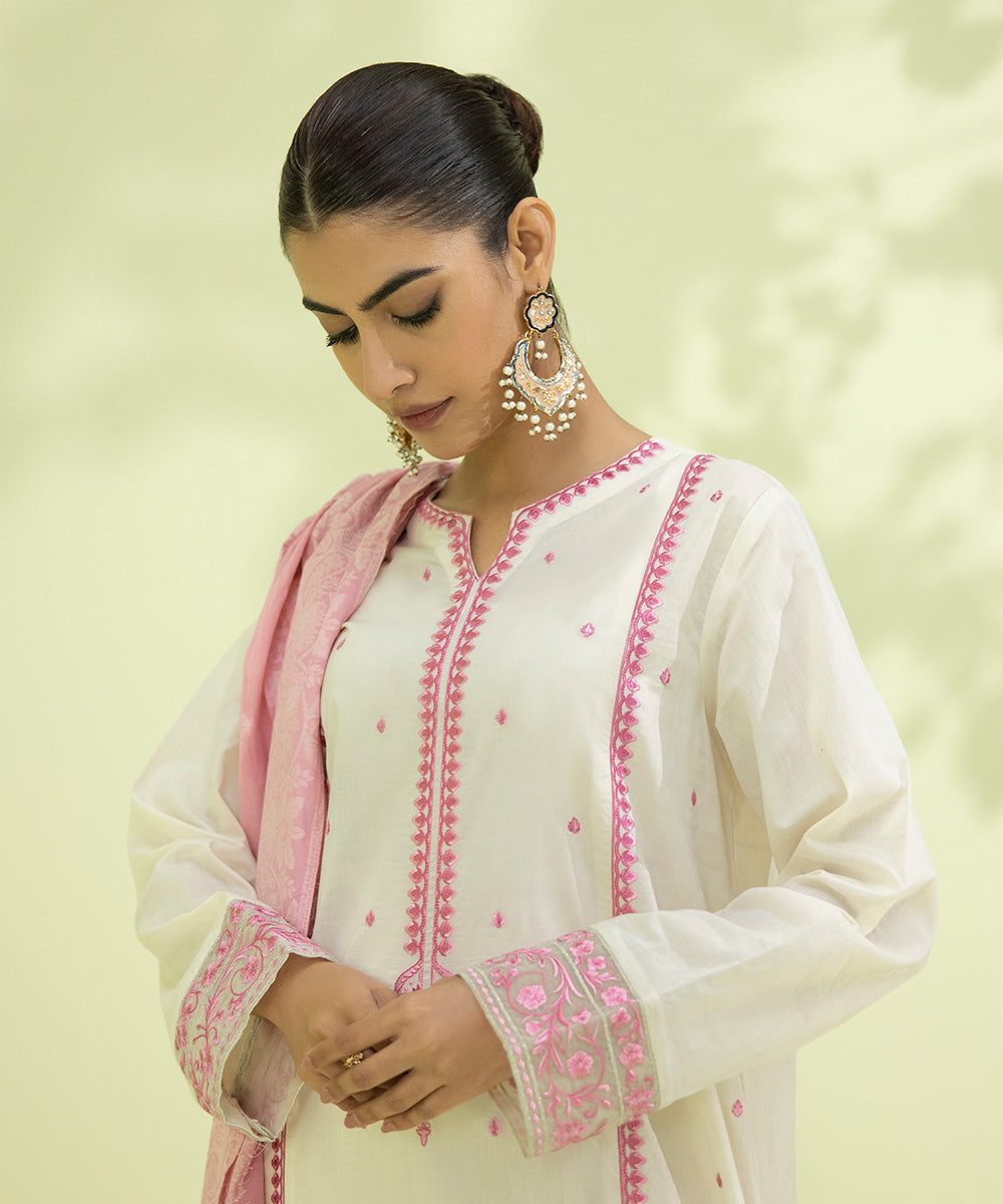 3 Piece - Embroidered Lawn Suit