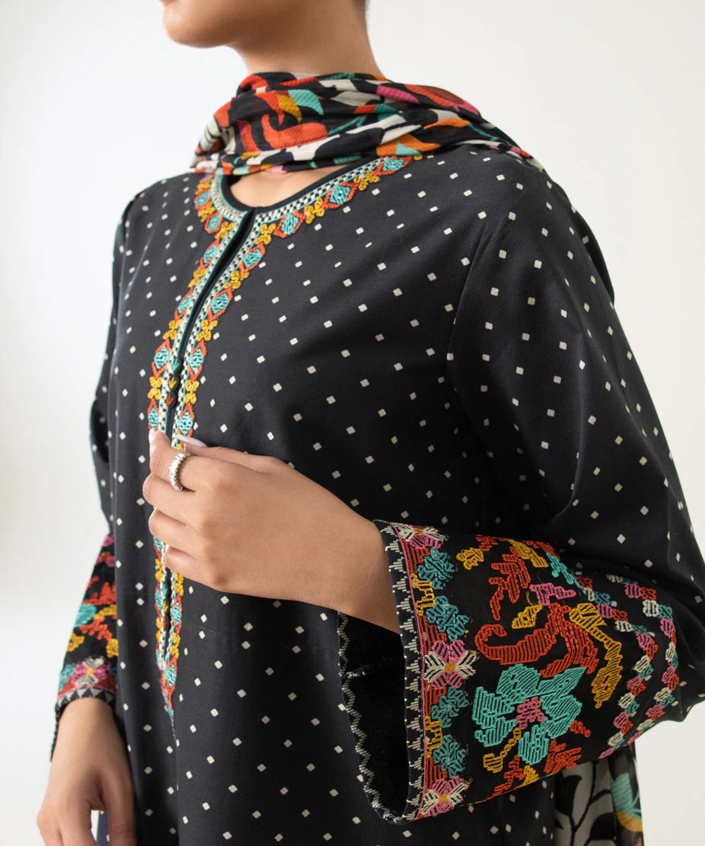 3 Piece - Embroidered Textured Lawn Suit